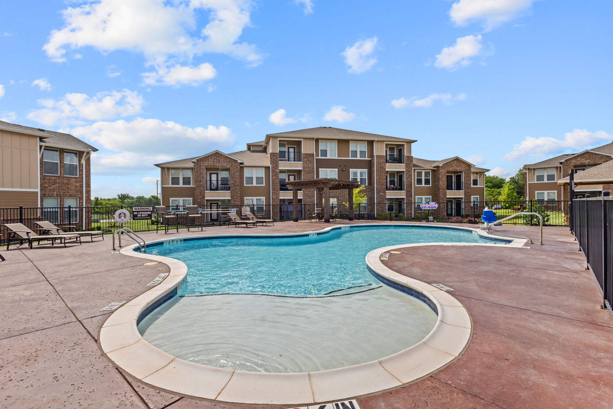 Deer Park Apartments – photo 1