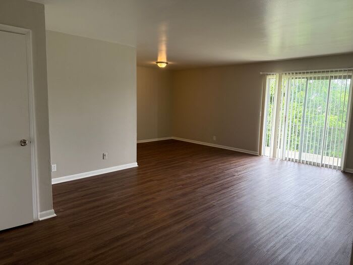 550 B East Bledsoe Street – photo 1 of 338