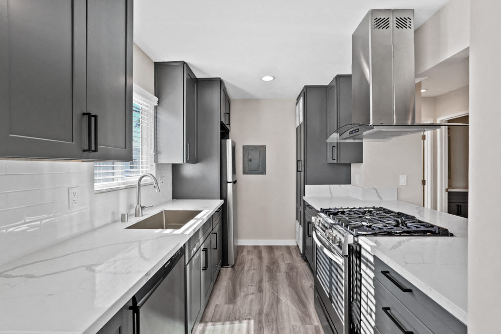 316 Beach Apartments – photo 1