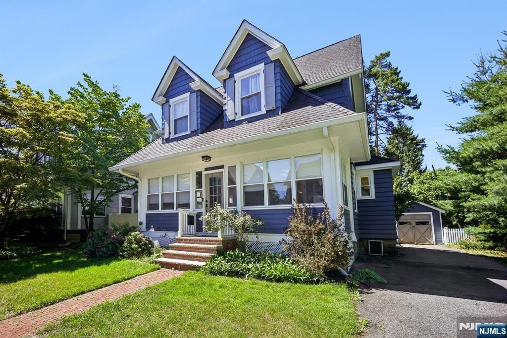 10 Mountain Place – photo 1 of 172