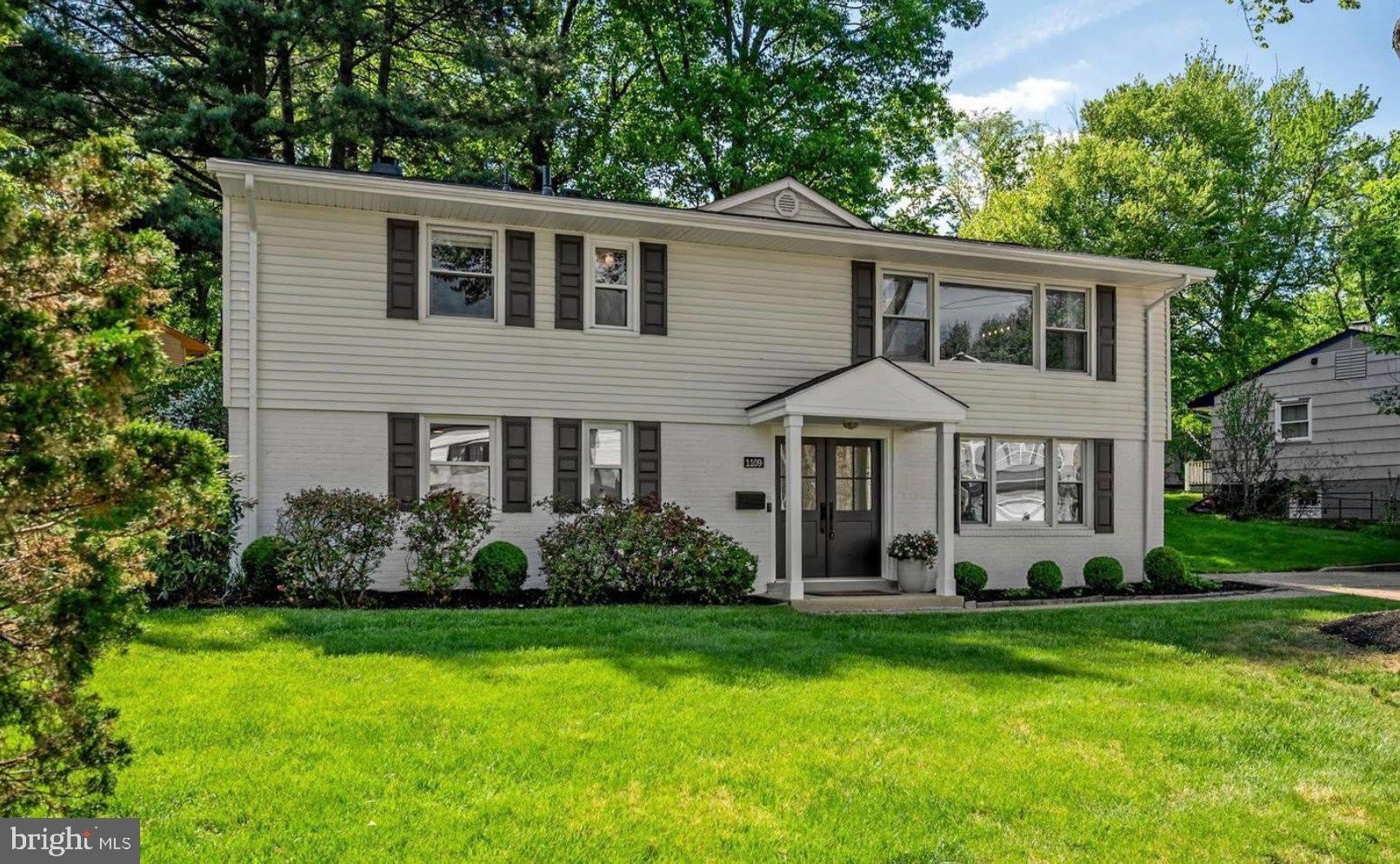 1109 HILLCREST Drive SW – photo 1