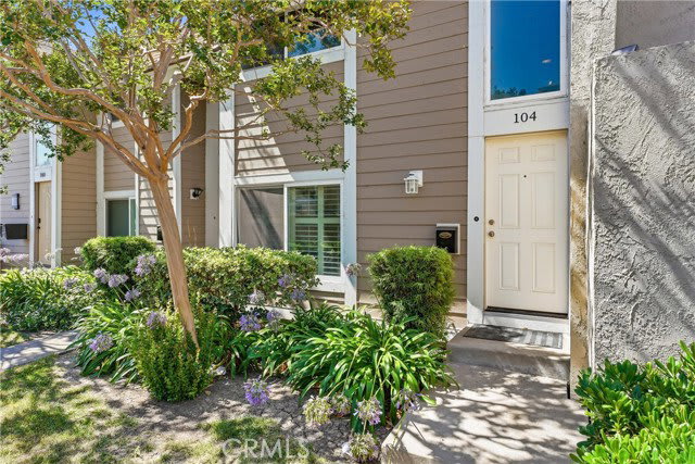 104 Oval Road – photo 1
