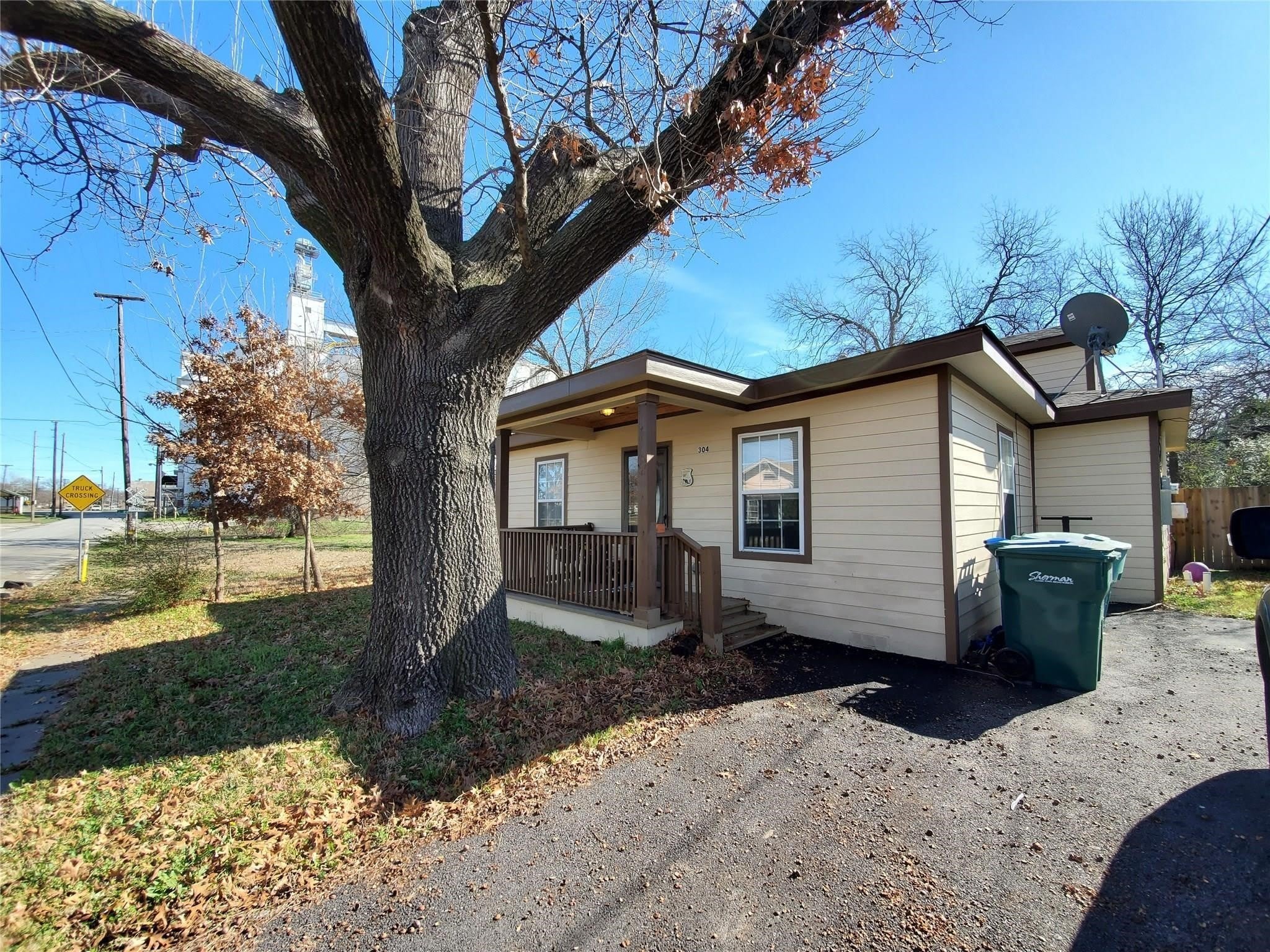 304 E King Street – photo 1