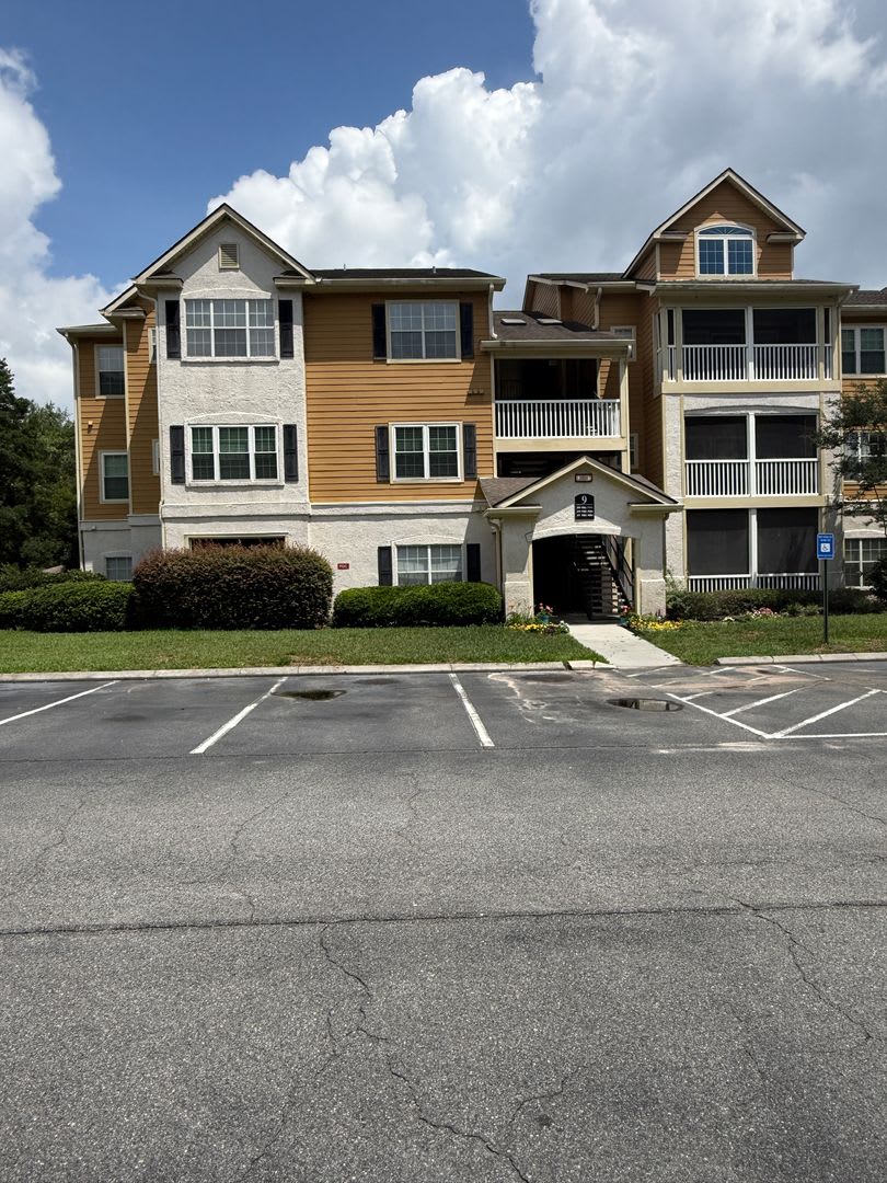 Mercer Point Condominiums – photo 1 of 32