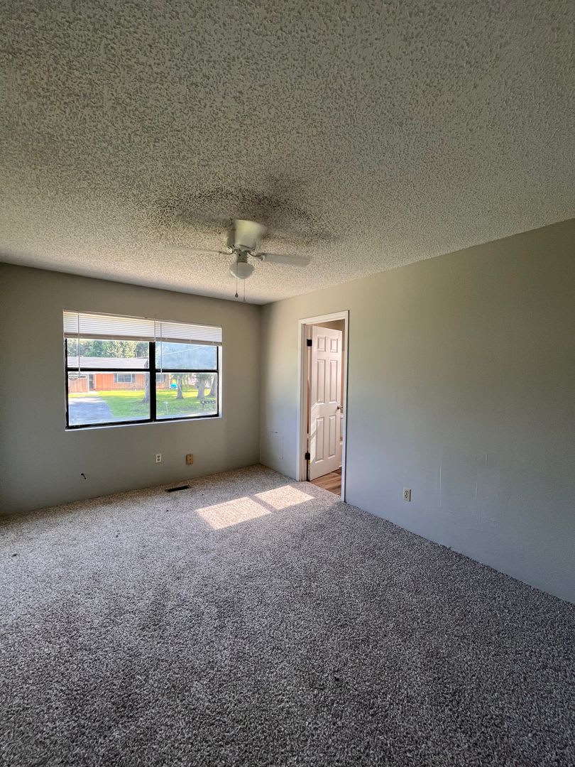 Three Bedroom Townhouse In Lake Park – photo 1 of 156