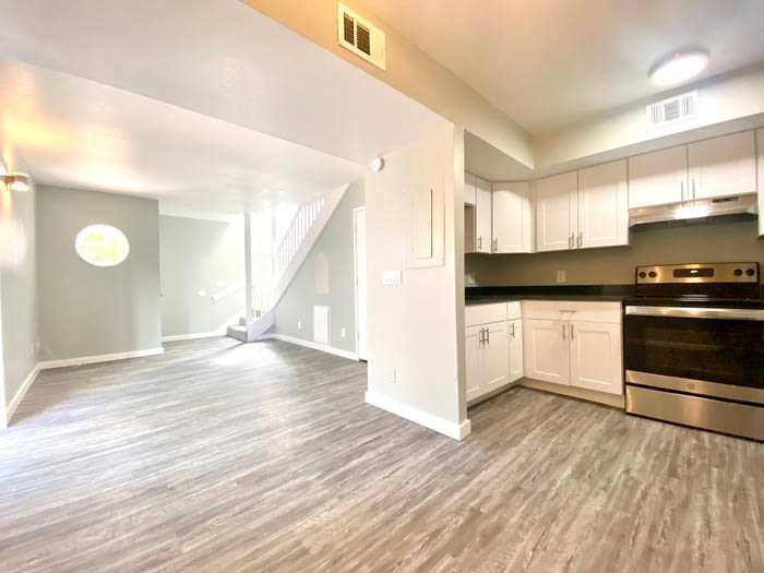 337 South Railroad Avenue – photo 1
