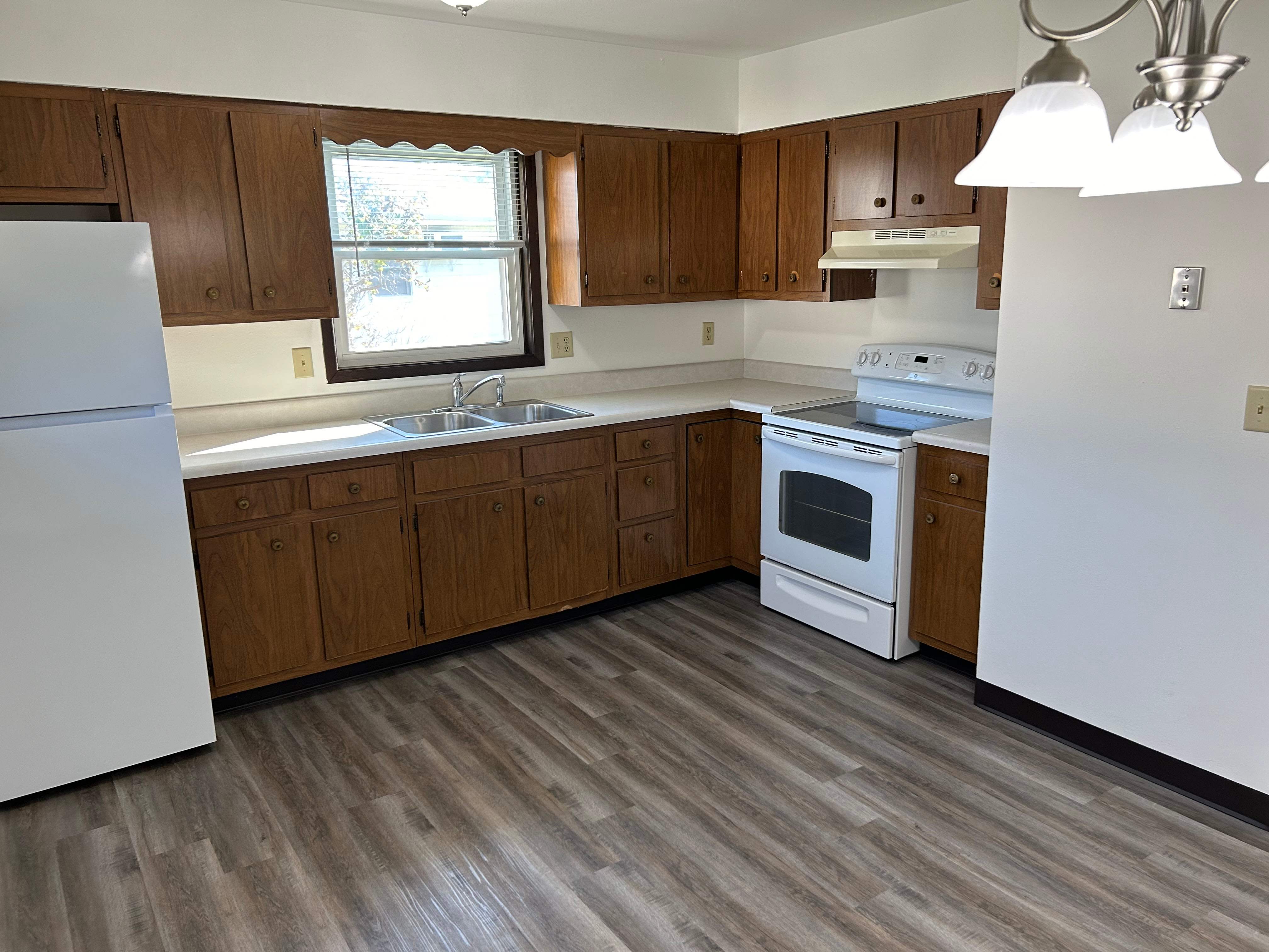 202 North Parkway Drive – photo 1 of 12