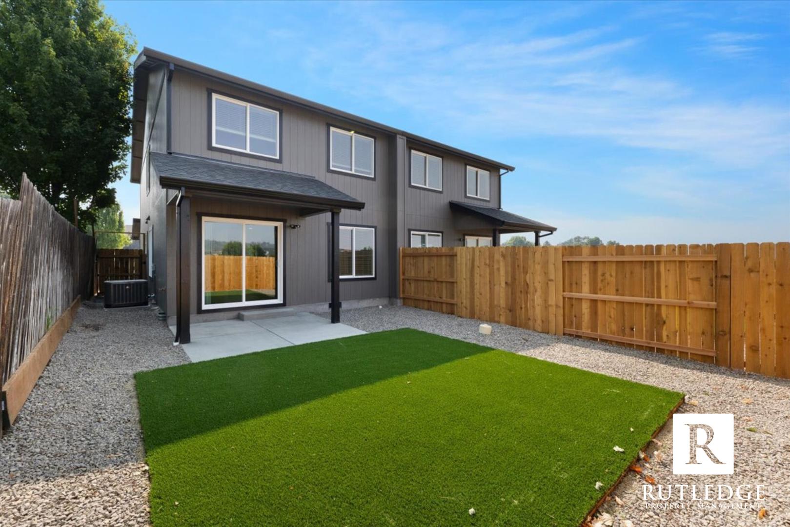 Gorgeous! Brand New 3 Bedroom Townhome in Eagle Point – photo 1 of 15