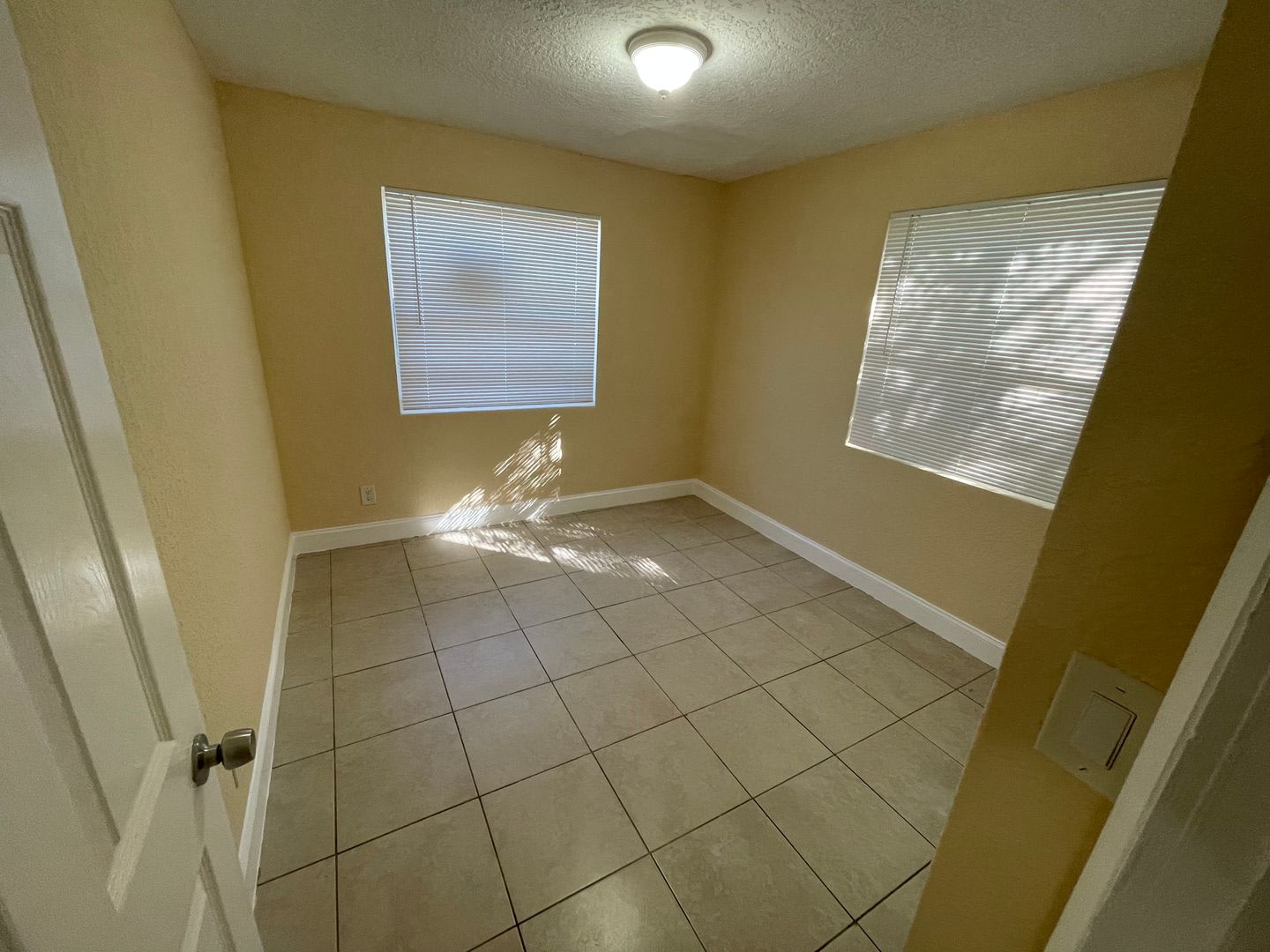 4/2 Home for rent, all tile floor, granite counter tops, new cabinetry, central ac. – photo 1