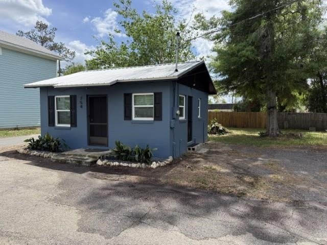 754 Parklawn Circle – photo 1 of 6