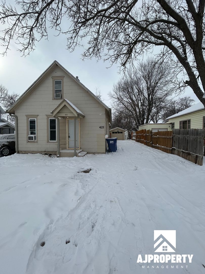 421 S Prairie – photo 1