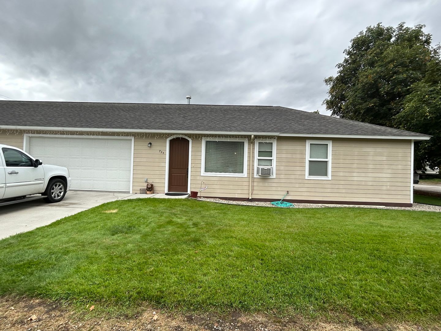 Spacious 2-Bedroom, 1.5-Bath Home in Hamilton – photo 1 of 13