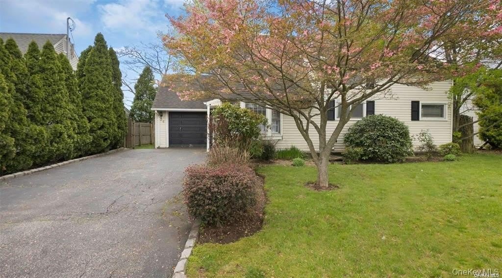 26 Carriage Lane – photo 1 of 16