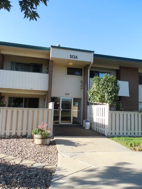 Available Now 2 Bed 2 Bath Condo With Community Pool And On Site Parking – photo 1 of 39