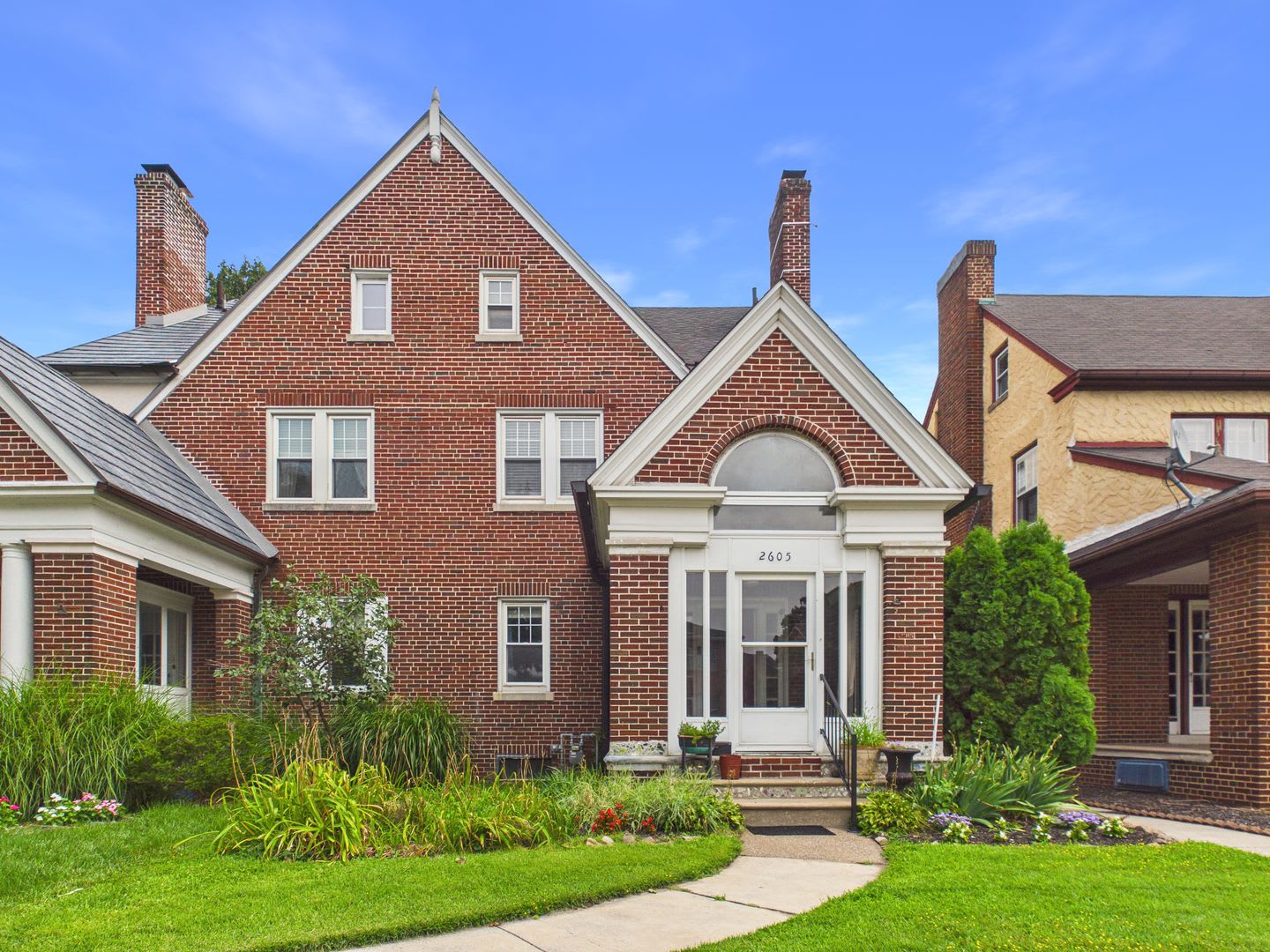 Beautiful 5 Bedroom Single Family Home On N 2Nd – photo 1