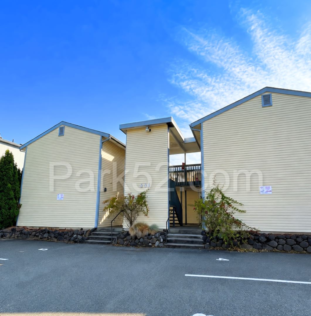 Indoor Cat Friendly Upper Level North Tacoma Apartment – photo 1