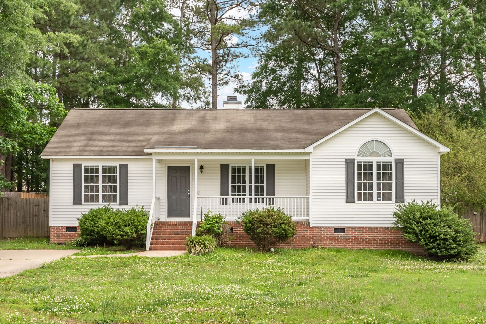 Single Family 3 bedroom plus a flex room- Available August 12th – photo 1 of 21