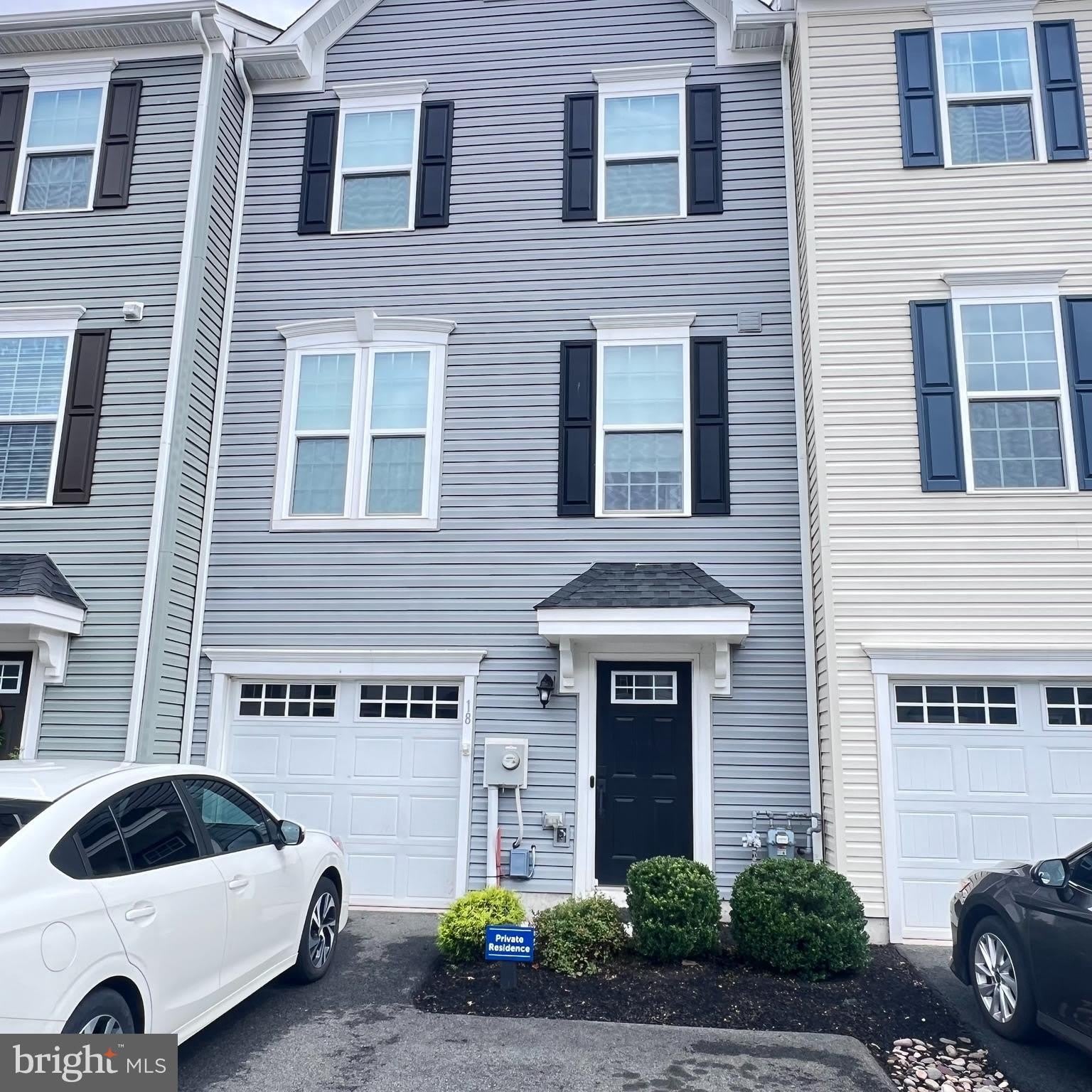 18 HUNTERS Drive – photo 1 of 16