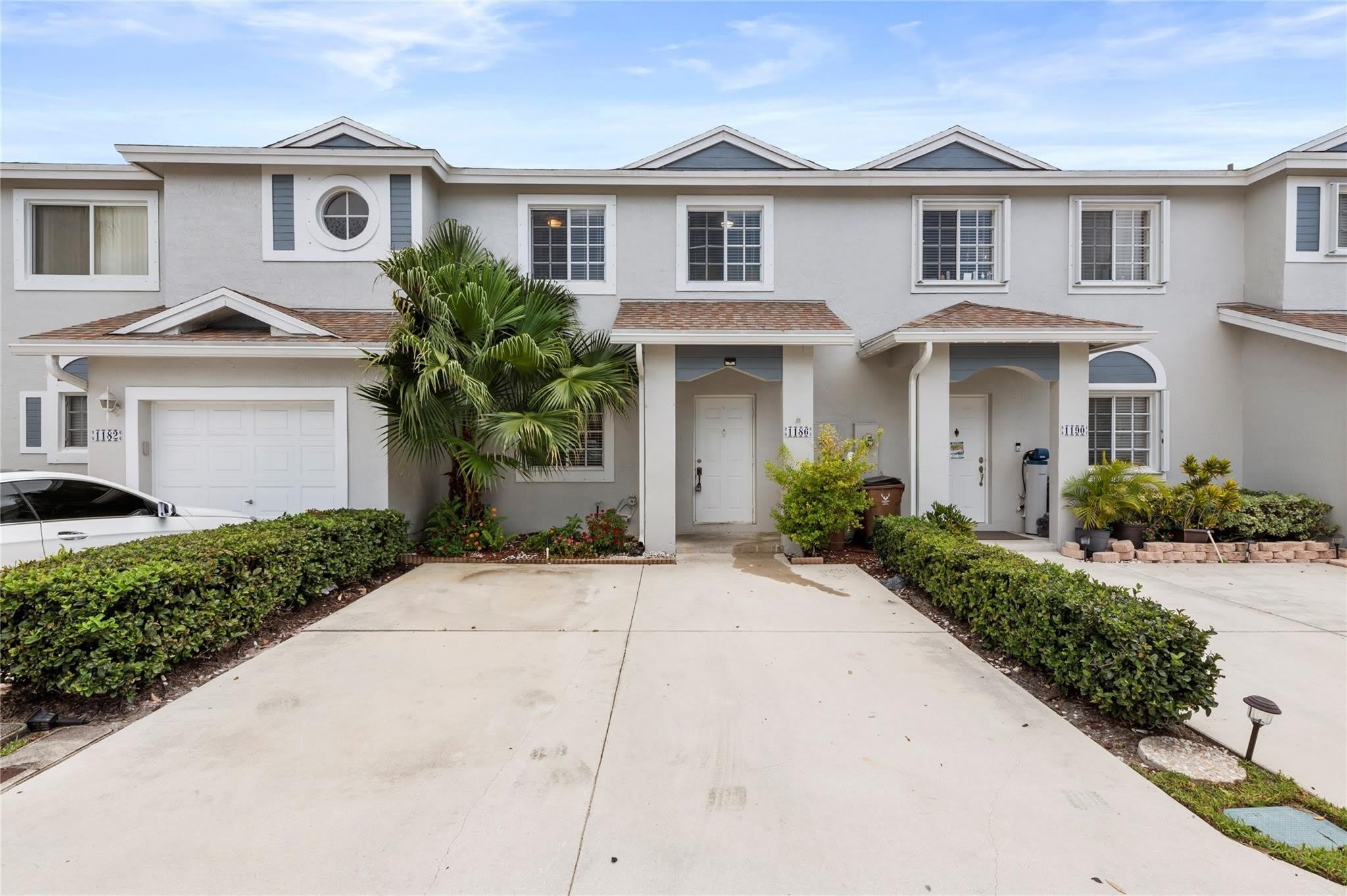 1186 SW 44th Avenue – photo 1