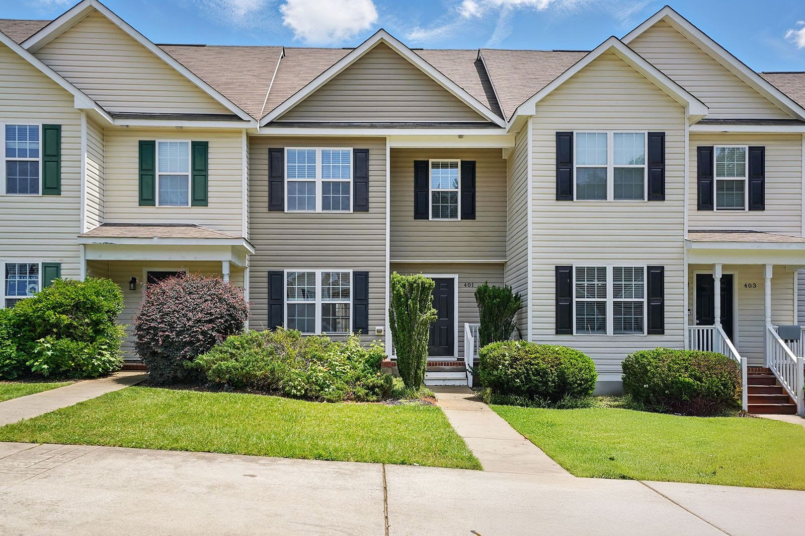Beautifully Updated Townhome in Clayton – Available Now! – photo 1