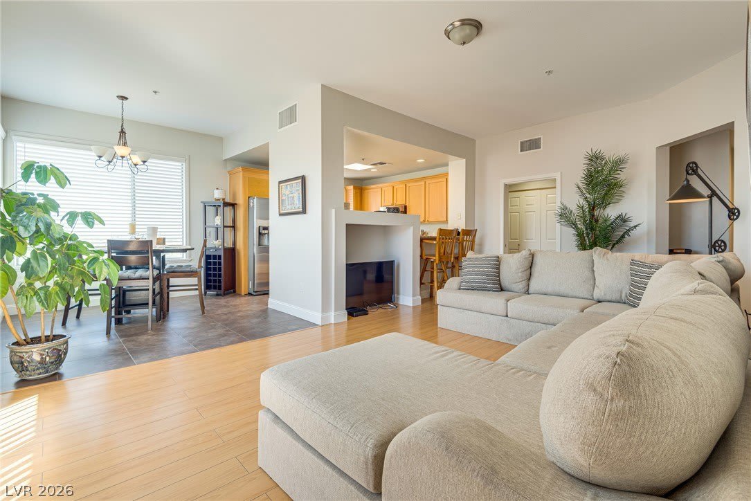 15 E Agate Avenue – photo 1