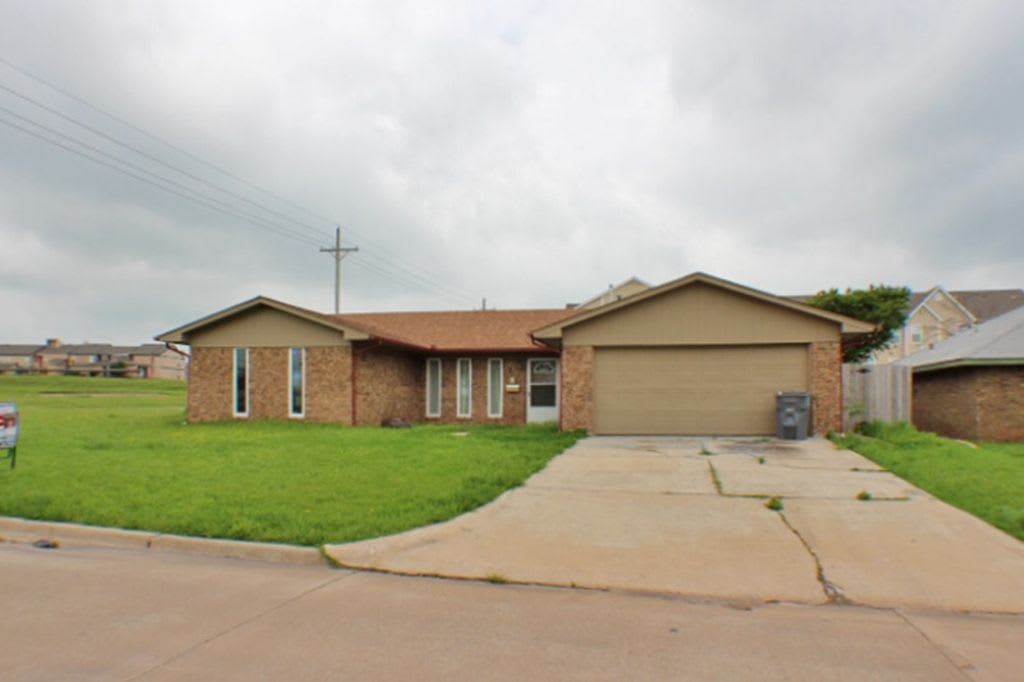 PETS NEGOTIABLE WITH OWNER APPROVAL!! – photo 1