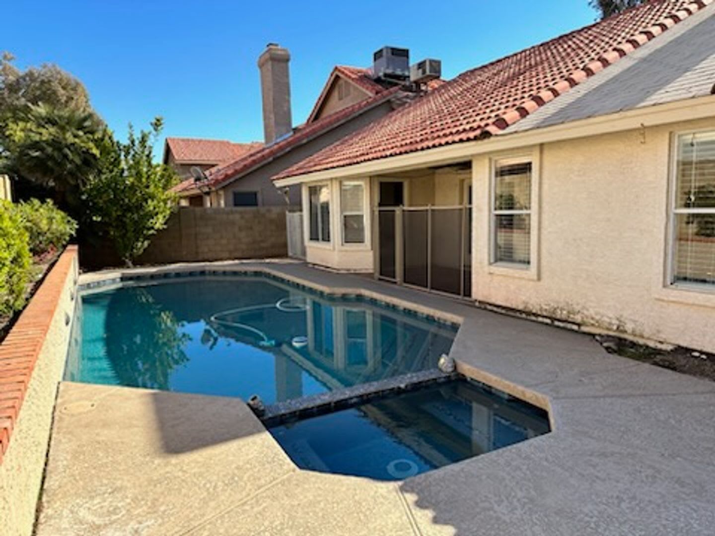 Now Available Bed 2 Bath With Sparkling Pool Near 40Th St Chandler Blvd Kyrene Schools – photo 1