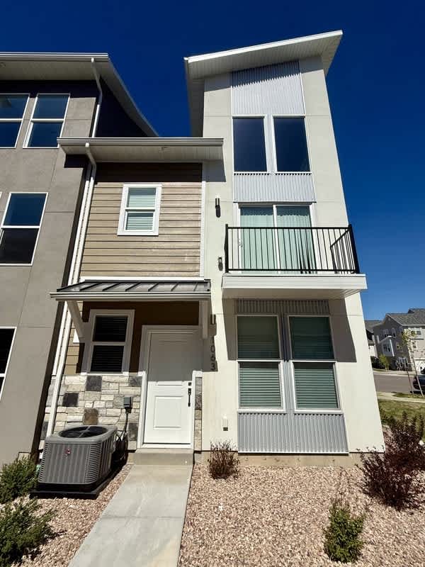 1063 South 2760 East – photo 1