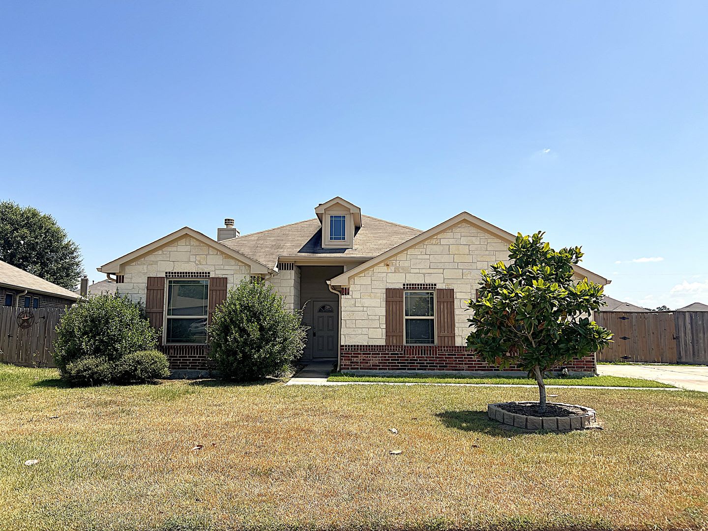 Spacious Single Level Home On A Large Neighborhood Lot – photo 1 of 56