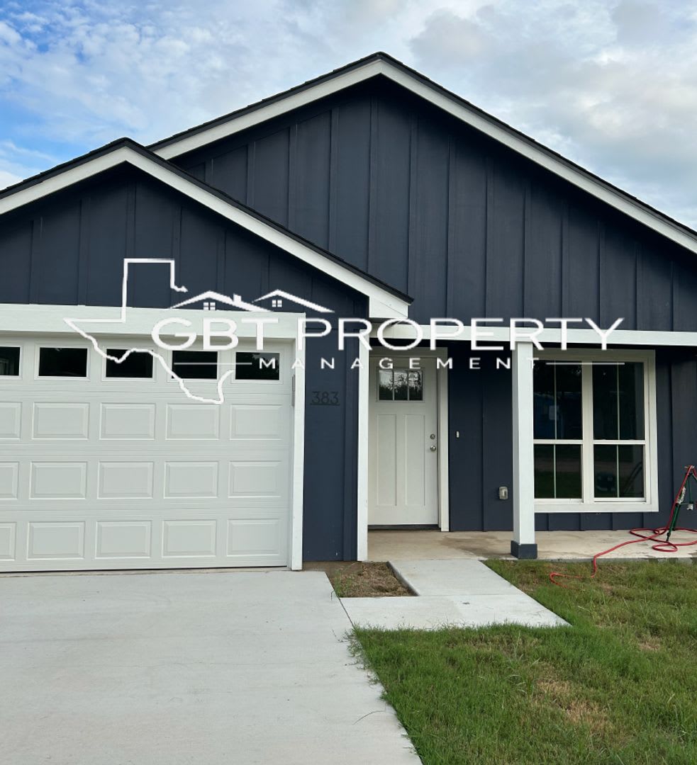 3 Bedroom 2 Bathroom Home! – photo 1 of 10