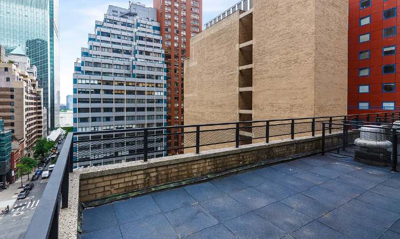 234 E 40th St – photo 1