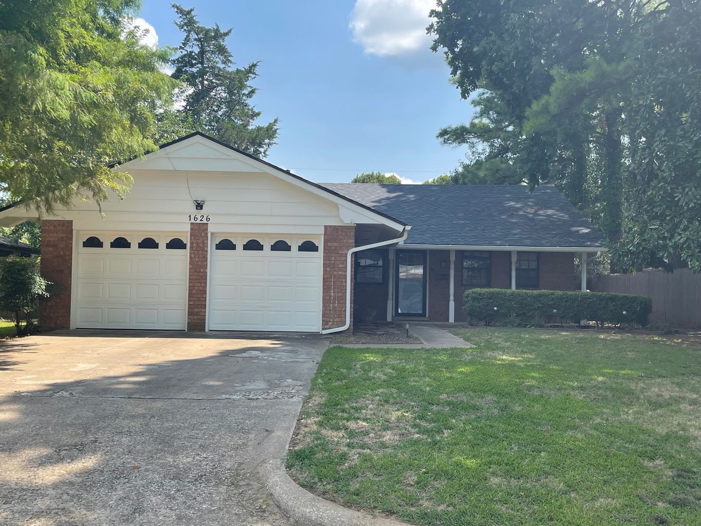Remodeled Home On A Quiet Street Just One Mile West Of Ou Campus – photo 1 of 209