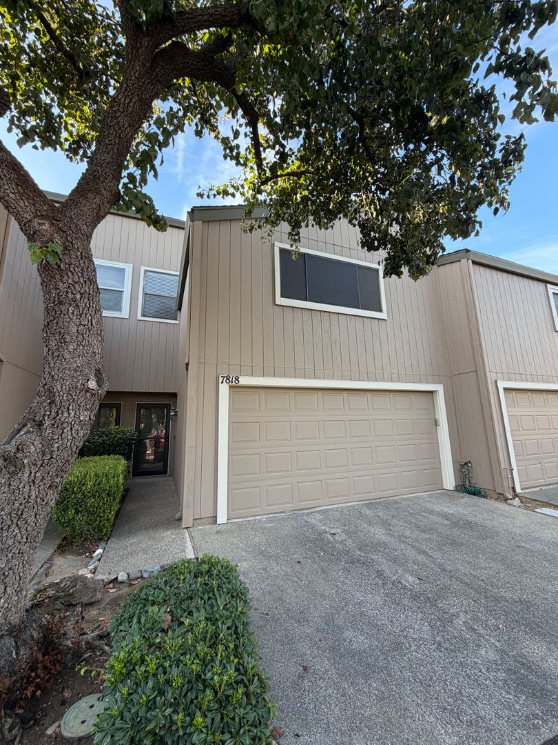 Coming Soon Spacious 3 Bedroom Townhome In Citrus Heights – photo 1 of 279