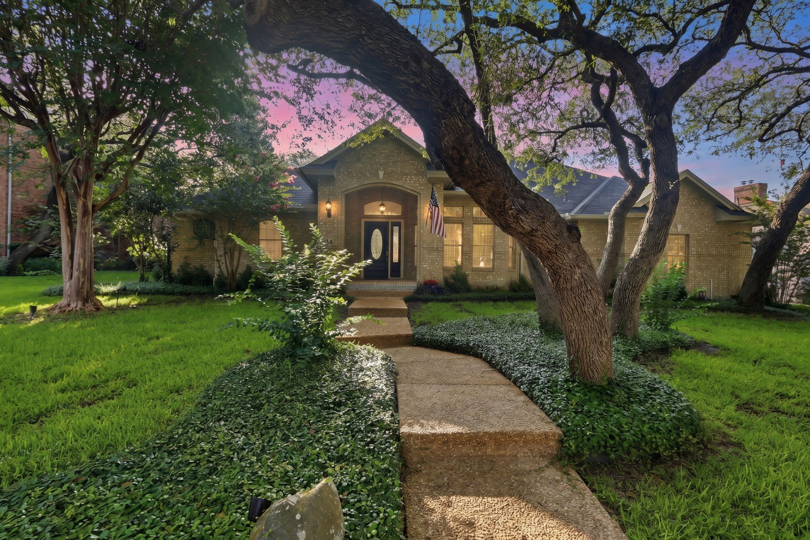 Beautiful Home with Pool! – photo 1