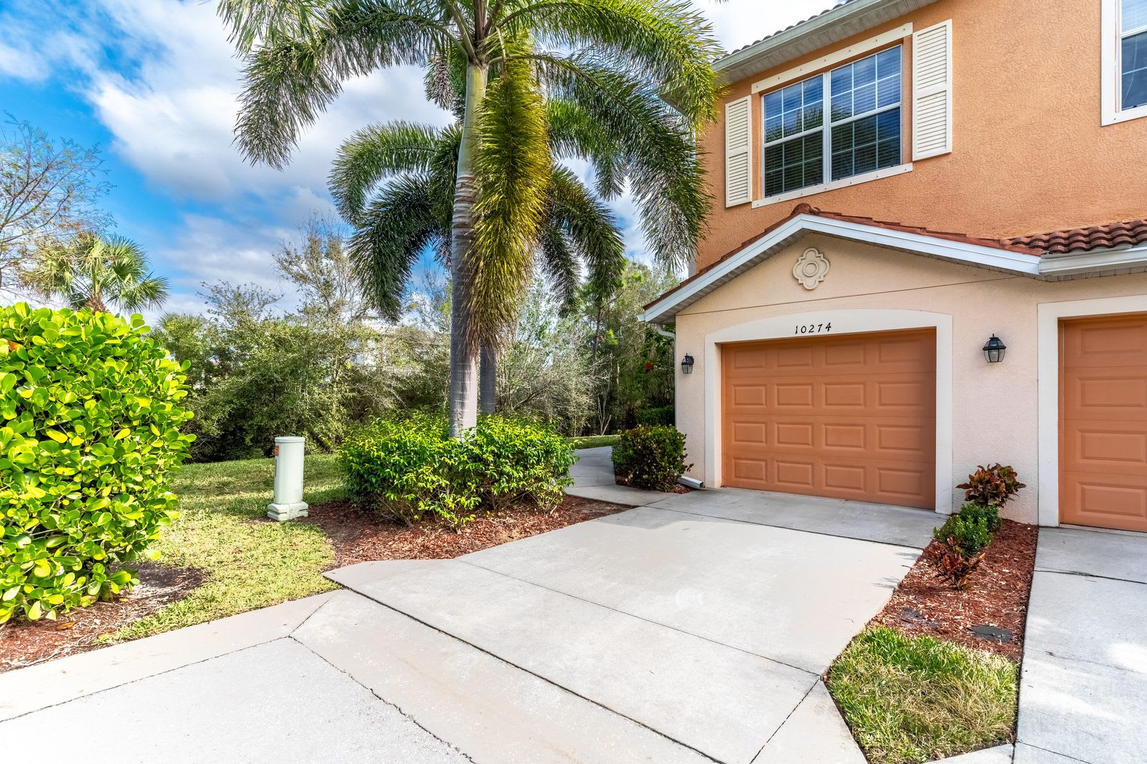 Availbale August 1 2026 Stunning 3 Bedroom 2 5 Bath Townhome With Preserve View In Marbella On Cypress Fort Myers – photo 1