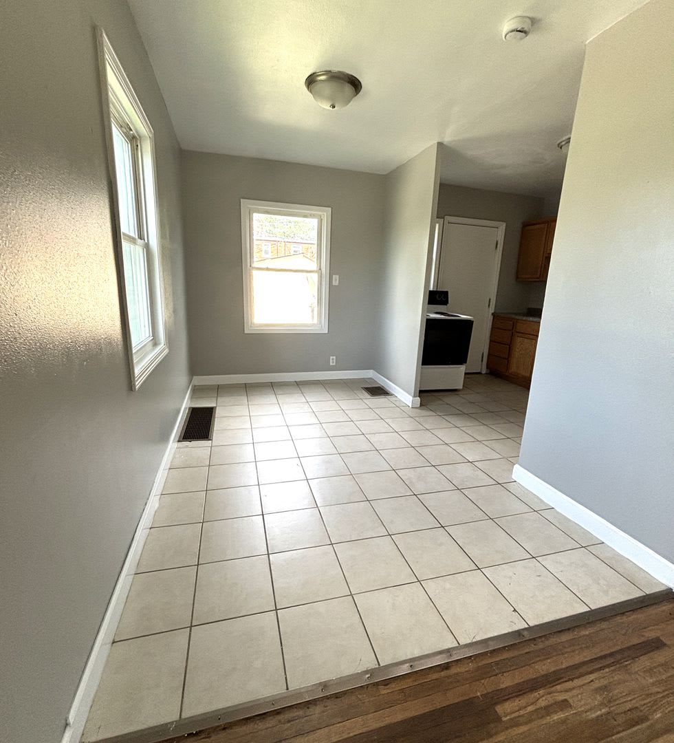 **RENT RECENTLY REDUCED!! ** Spacious 2 bedroom Townhouse for rent!! – photo 1