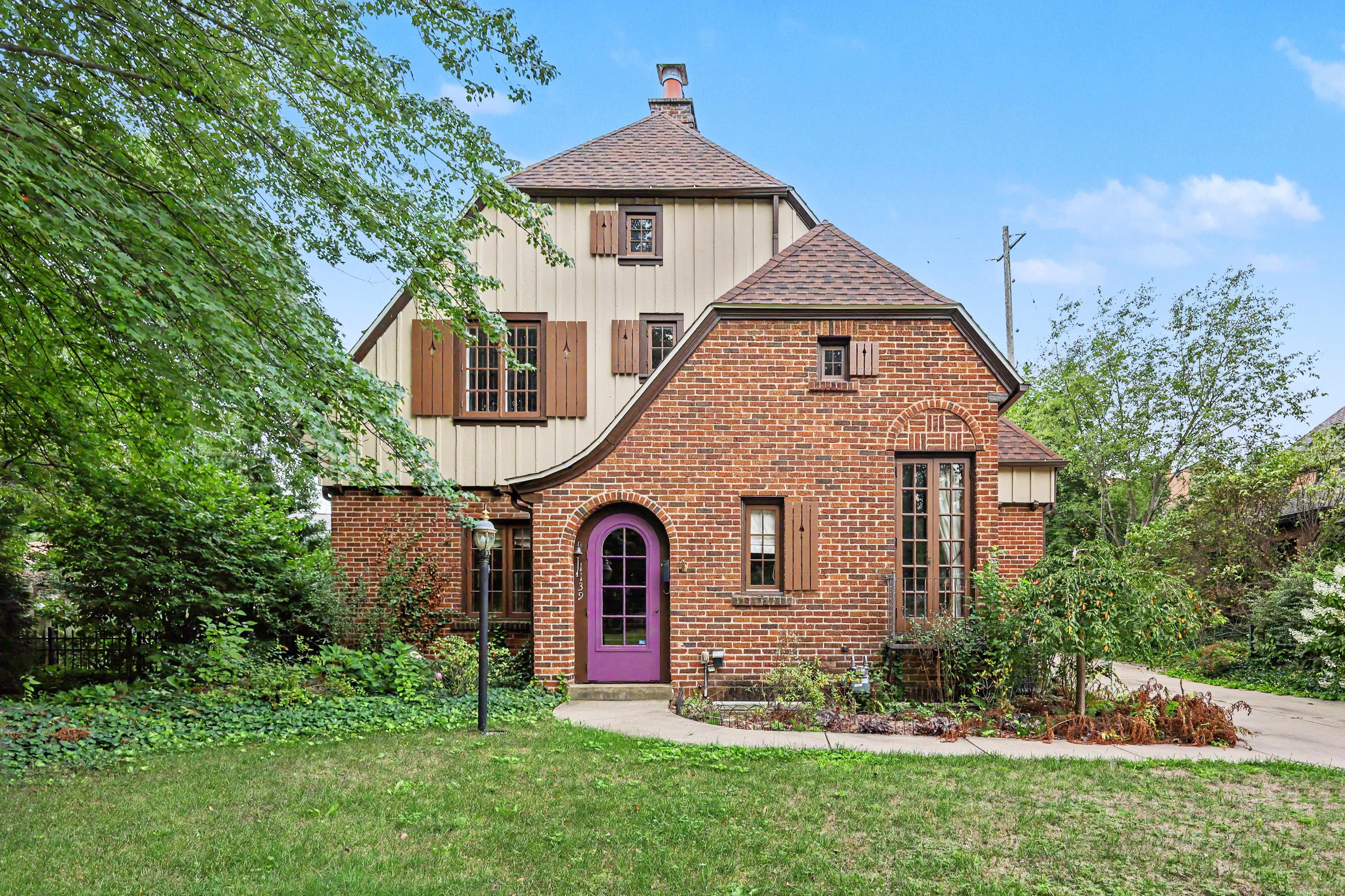 1139 Cadillac Dr SE – photo 1