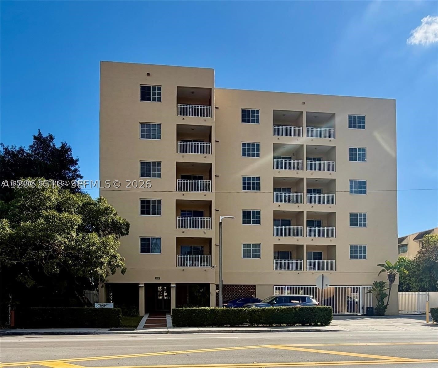 601 SW 37th Ave – photo 1