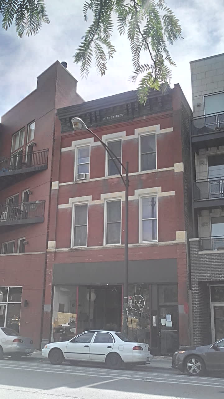 1136 N Milwaukee Ave – photo 1