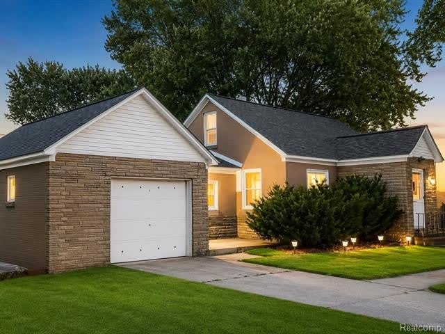 2111 W 14 Mile Road – photo 1