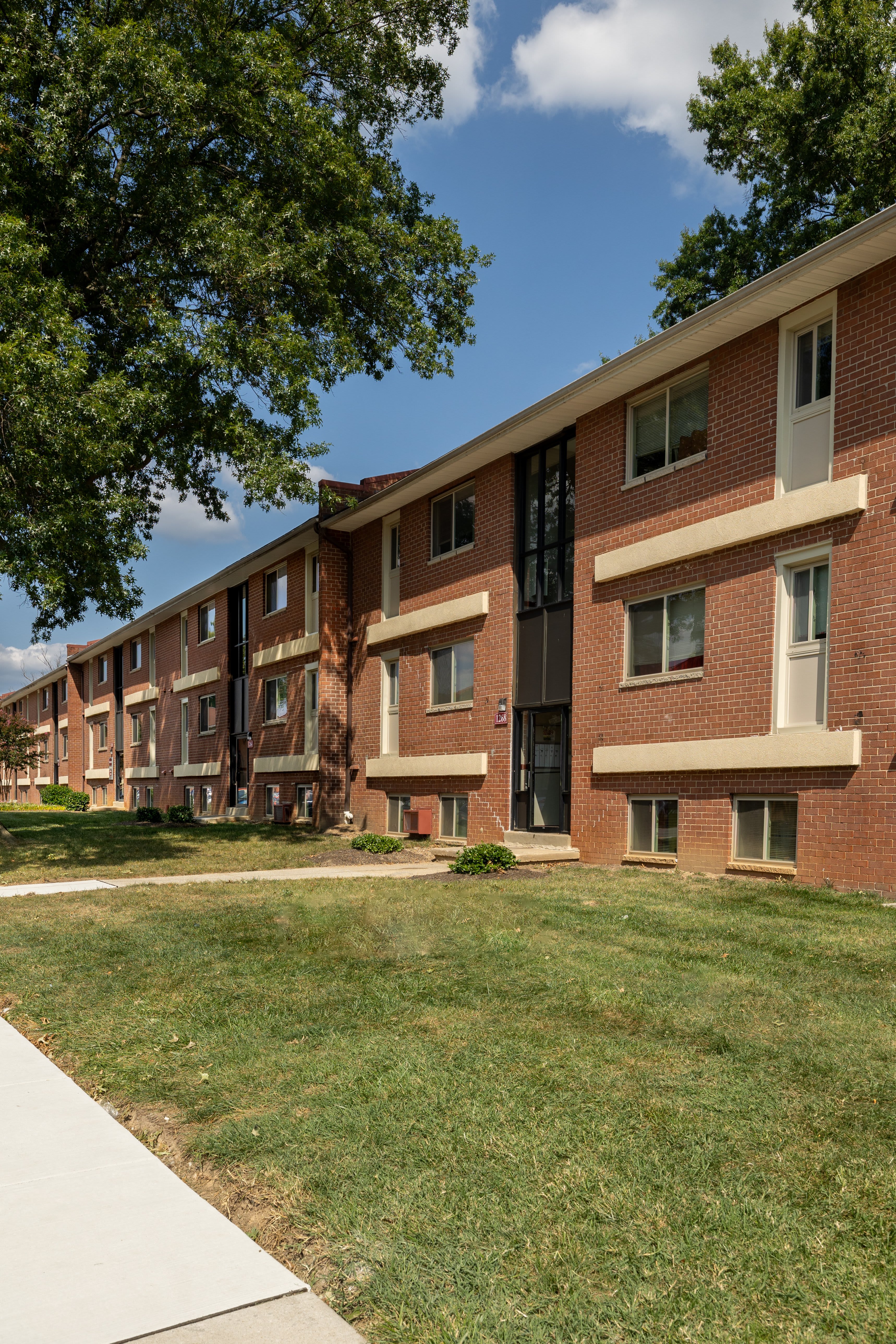 Winston Apartments – photo 1