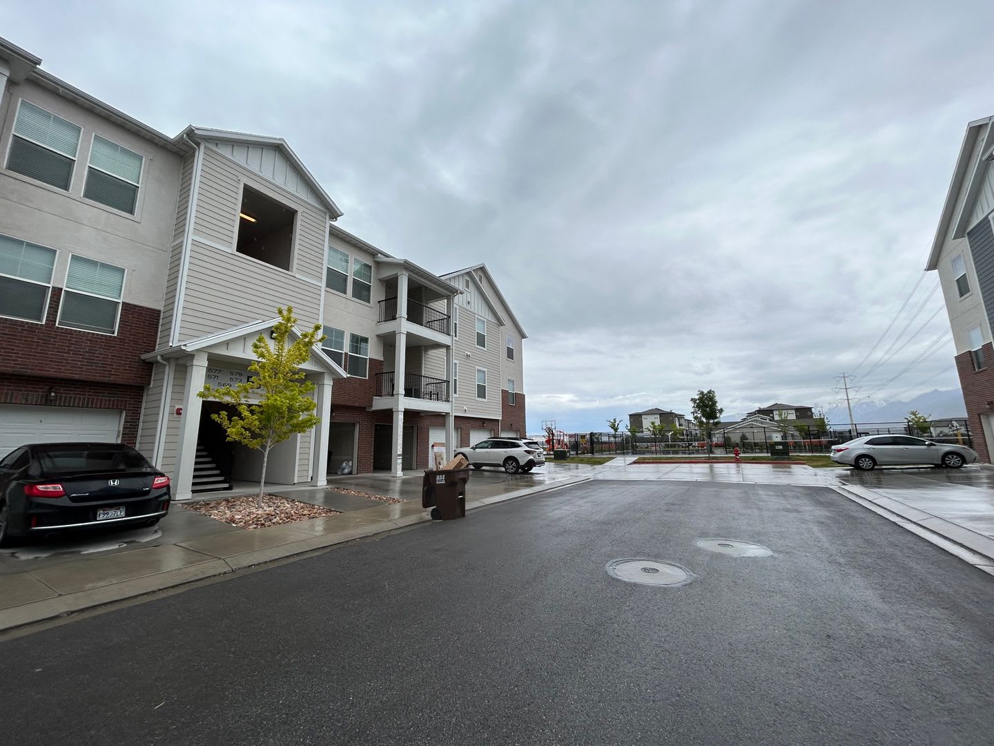 Beautiful Newly Built 3 bedroom, 2 bathroom Condo in Vineyard! – photo 1 of 15