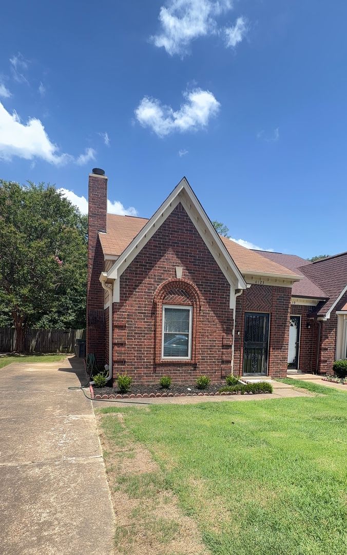 Spacious 3 bedroom 2 bath townhome for lease – photo 1