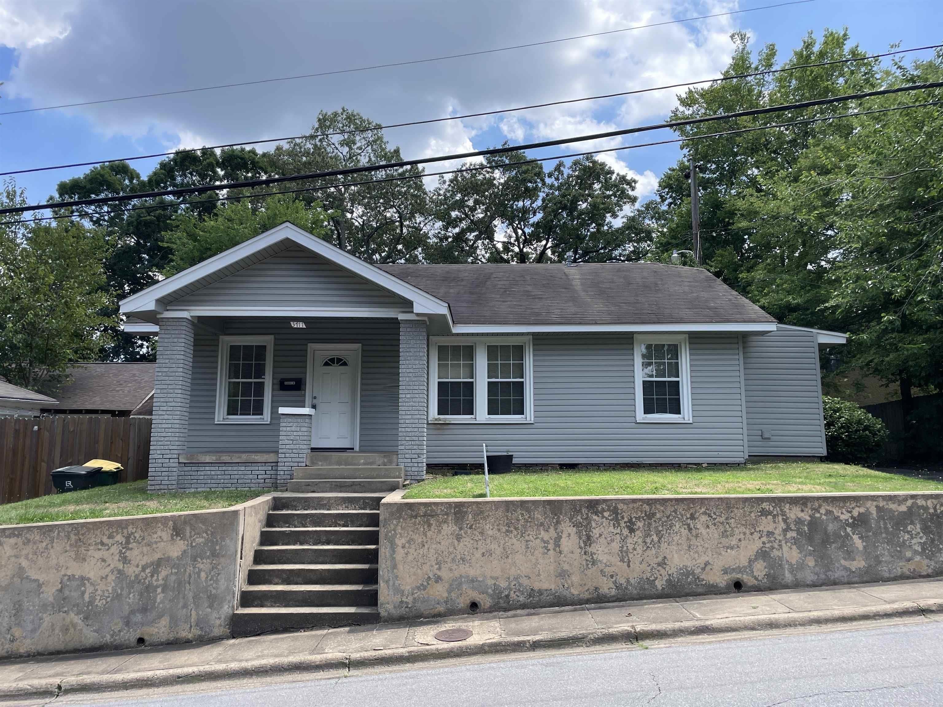 3711 W Markham – photo 1