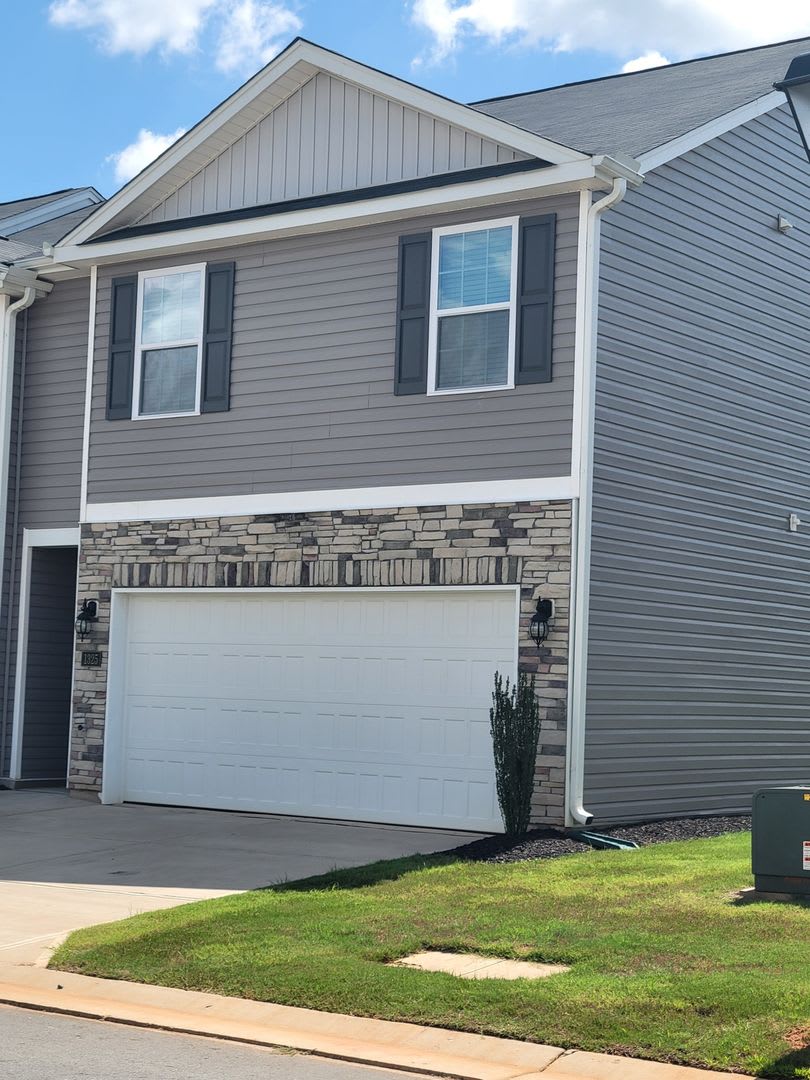 Spacious 4BR Townhome in Greensboro (Reedy Fork Community) – photo 1
