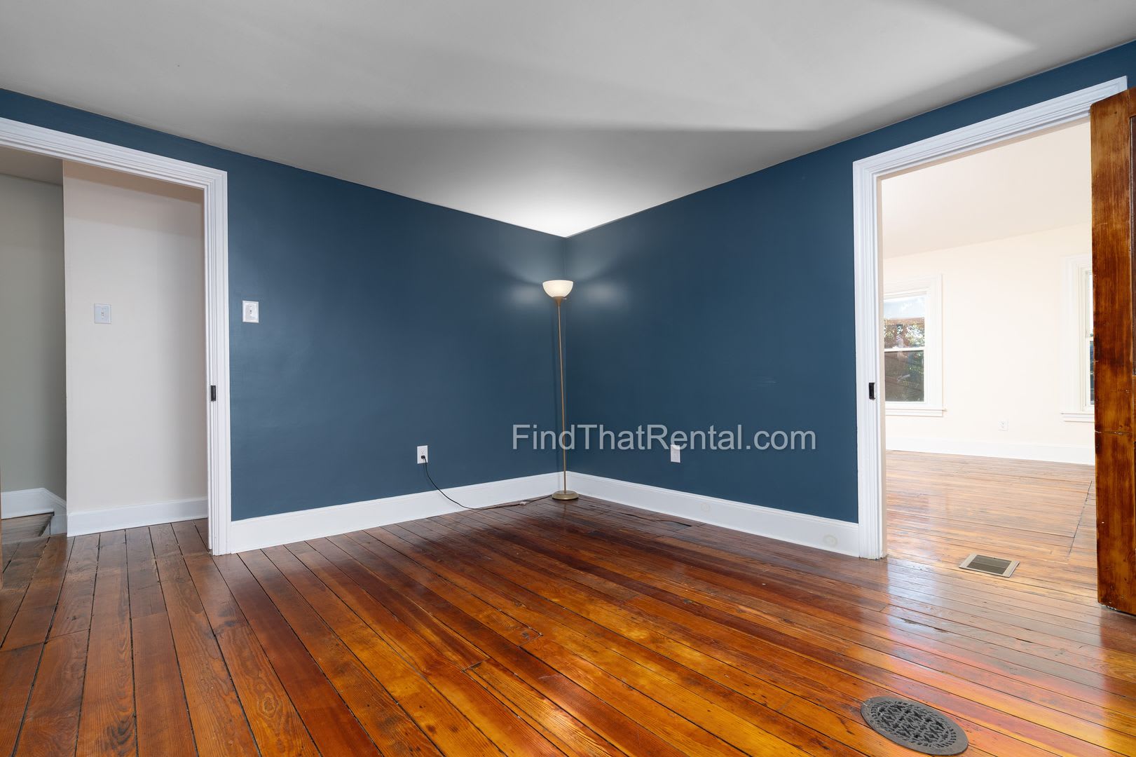 Downtown Carlisle Beautifully Renovated Pet Friendly Historic House With Fenced Yard And Off Street Parking – photo 1