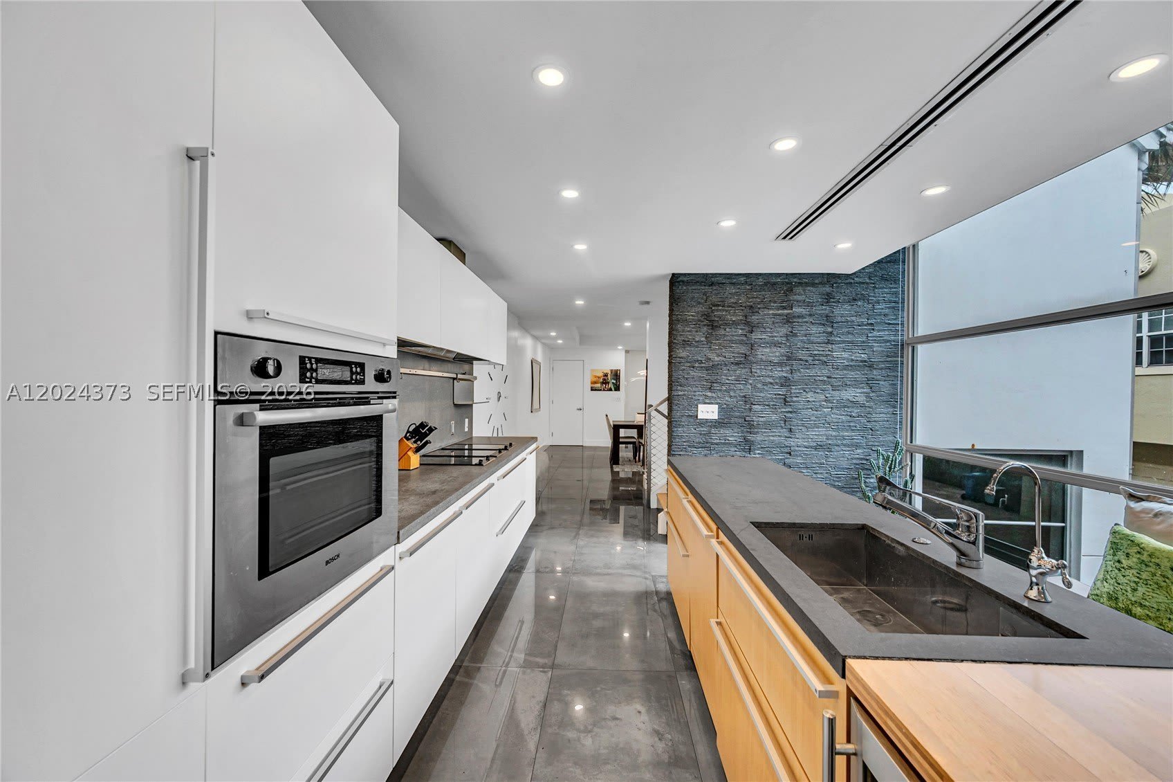 1511 NE 4th Pl – photo 1