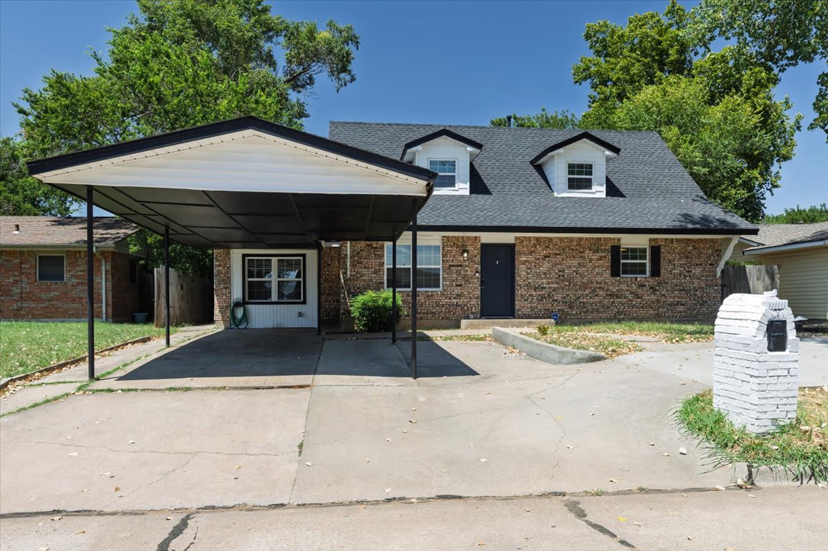 122 Northeast Angus Street – photo 1