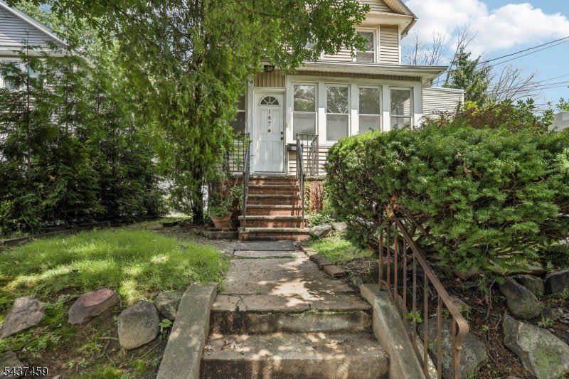 147 Phelps Ave – photo 1 of 261