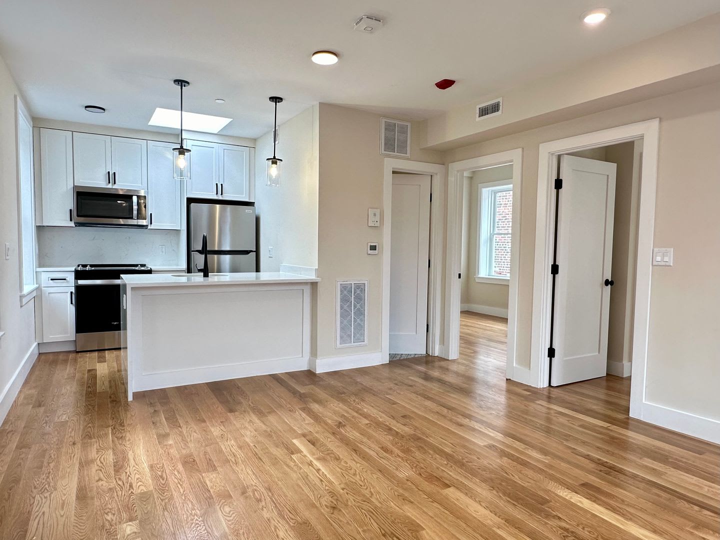 Nicely renovated 2 bed condo in the heart of the North End. – photo 1